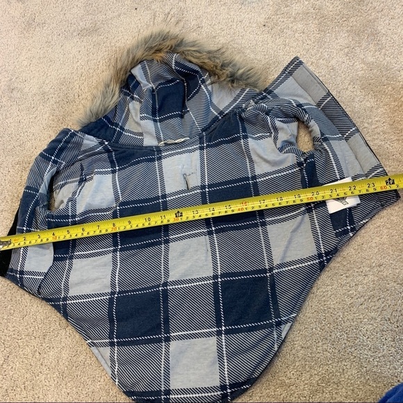 Cozy Charcoal Dog Jacket with Faux Fur Trim - Picture 10 of 12